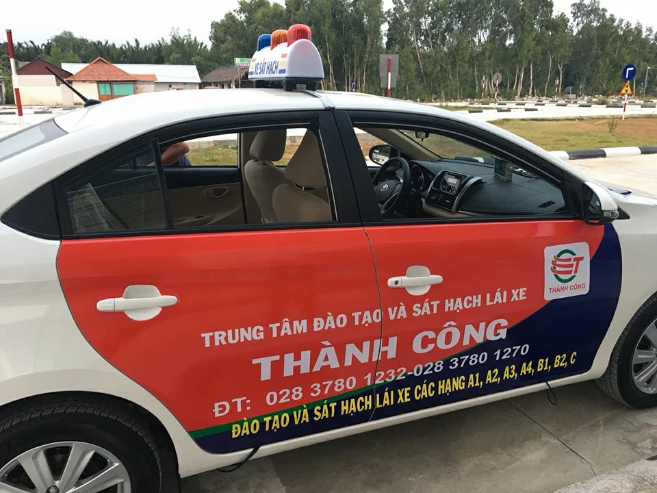 dán decal quảng cáo trên xe ô tô tại bình dương - đồng nai- vũng tàu- hồ chí minh- việt nam